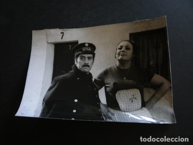 Cin&eacute;ma: JOSE LUIS LOPEZ VAZQUEZ ACTOR CON FLORINDA CHICO ACTRIZ ANTIGUA FOTOGRAFIA ORIGINAL 18 X 13 CM
