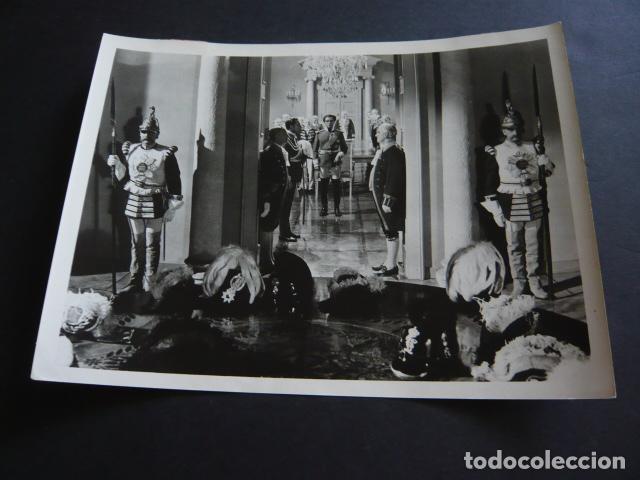 Cinema: EL REY LOCO ESCENA DE LA PELICULA ANTIGUA FOTOGRAFIA ORIGINAL 24 X 18 CM