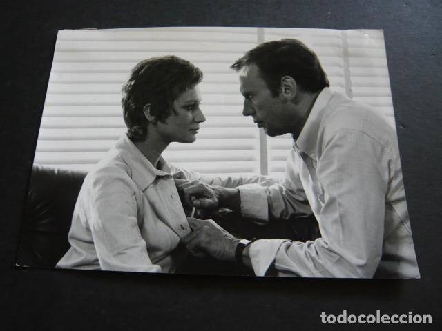 Cine: DOMINIQUE SANDA Y JEAN LOUIES TRINTIGNAT ACTORES ANTIGUA FOTOGRAFIA ORIGINAL 12 X 18 CM