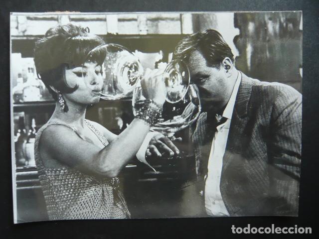 Cinema: COMO SE ROBA UN MILLON ESCENA DE LA PELICULA ANTIGUA FOTOGRAFIA ORIGINAL 18 X 13 CM
