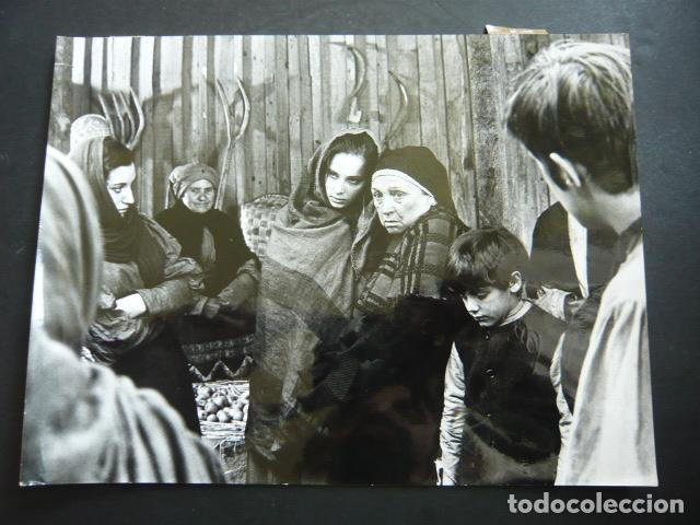 Cine: FLOR DE SANTIDAD ESCENA DE LA PELICULA ANTIGUA FOTOGRAFIA ORIGINAL 18 X 24 CM