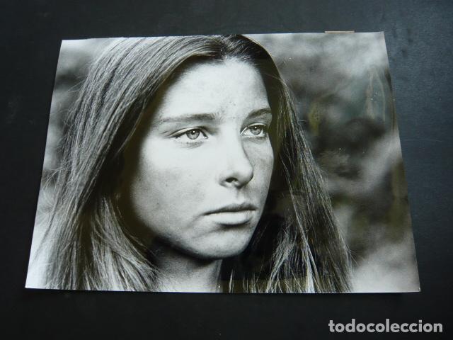 Kino: INMA DE SANTI ACTRIZ FLOR DE SANTIDAD ESCENA DE LA PELICULA ANTIGUA FOTOGRAFIA ORIGINAL 18 X 24 CM