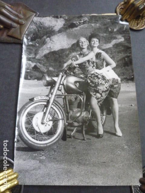 Kino: BRIGITTE WENTZEL ACTRIZ EN SAN SEBASTIAN ANTIGUA FOTOGRAFIA 13 X 18 CM