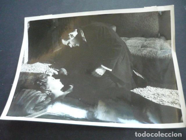 Kino: LOS SOBORNADOS ESCENA DE LA PELICULA ANTIGUA FOTOGRAFIA ORIGINAL 24 X 18 CM
