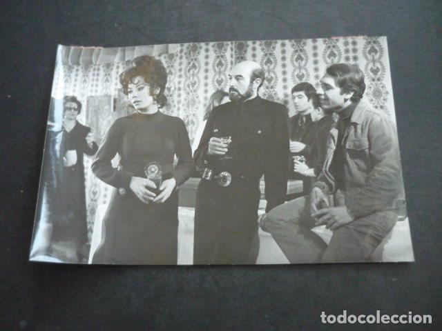Kino: ANGELA RHU ACTRIZ Y HUGO ASTAR ACTIR ESCENA DE LA PELICULA ANTIGUA FOTOGRAFIA 12 X 18 CM