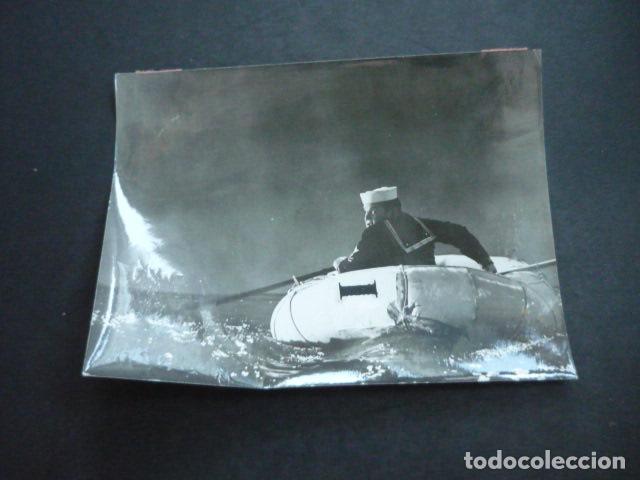 Cine: UN PEZ CON GAFAS ESCENA DE PELICULA ANTIGUA FOTOGRAFIA 12 X 16 CM