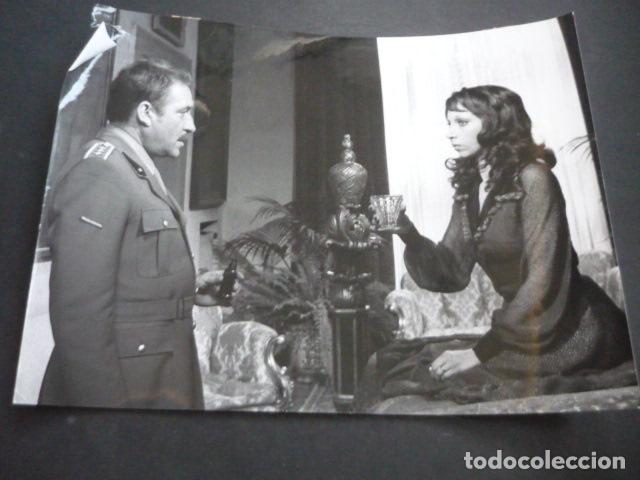 Cinema: QUEREMOS A LOS CORONELES ESCENA DE LA PELICULA ANTIGUA FOTOGRAFIA 18 X 24 CM