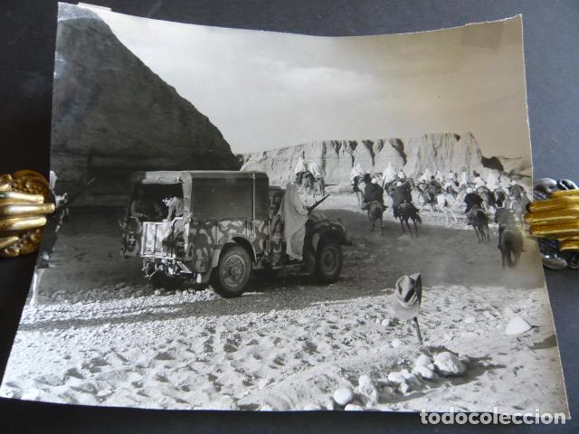 Cine: NO HAY TIEMPO PARA MORIR ESCENA DE LA PELICULA ANTIGUA FOTOGRAFIA ORIGINAL 18 X 24 CM