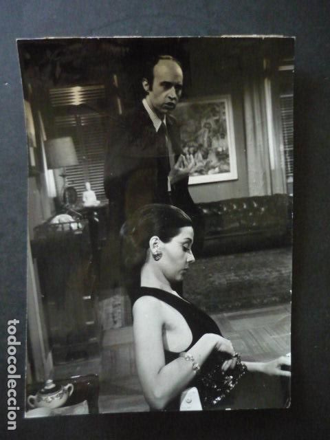 Cin&eacute;ma: JUANJO MENENDEZ Y MONICA RANDALL ACTRIZ ANTIGUA FOTOGRAFIA ORIGINAL 12 X 18 CM