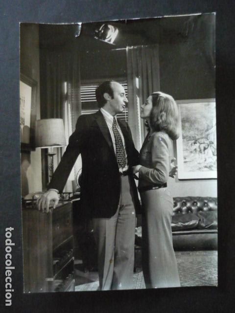 Cinema: JUANJO MENENDEZ Y MONICA RANDALL ACTRIZ ANTIGUA FOTOGRAFIA ORIGINAL 12 X 18 CM