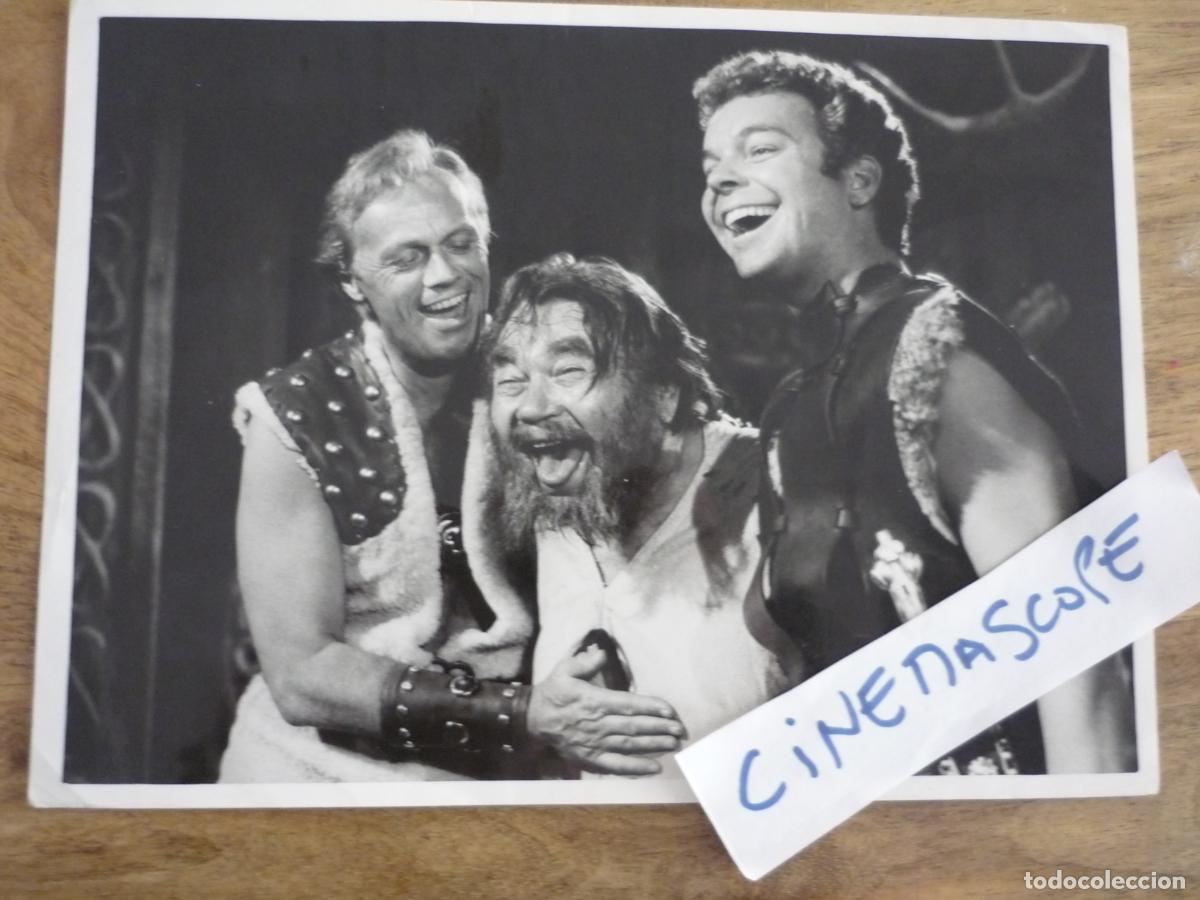 Cine: los invasores - foto original b/n - The Long Ships - richard widmark Russ Tamblyn