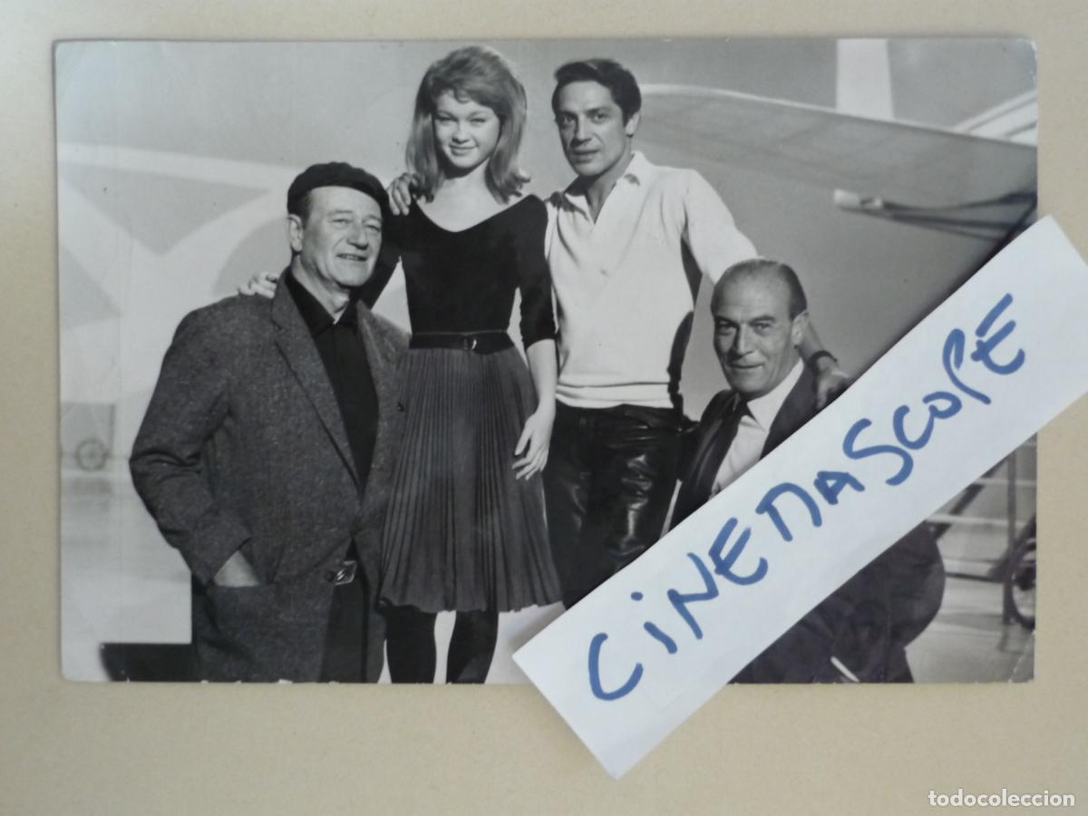 Cine: marisol y john wayne - foto original b/n - solos los dos - 12 x 18.5 - plat&oacute; de la nueva cenicienta