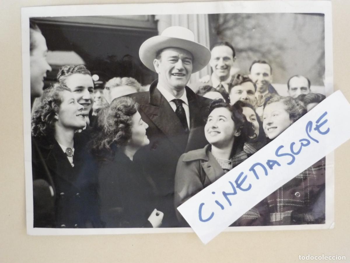 Cine: john wayne - foto original b/n - rio bravo - premiere film in london