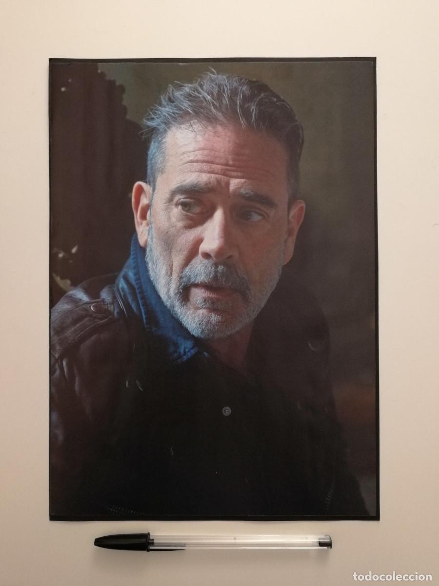 Cine: LAMINA ACARTONADA -A4- The Walking Dead Dead City - ZOMBIS TERROR SERIE TV GORE-Jeffrey Dean Morgan
