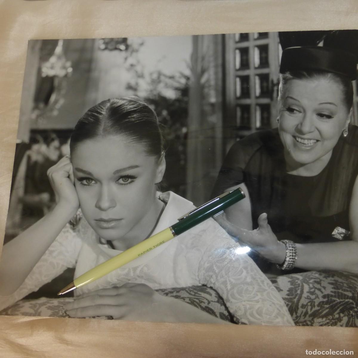 Cine: FOTOGRAFIA ORIGINAL PEPA FLORES CON ISABEL GARCES 1967 &rdquo; LAS CUATRO BODAS DE MARISOL &rdquo;