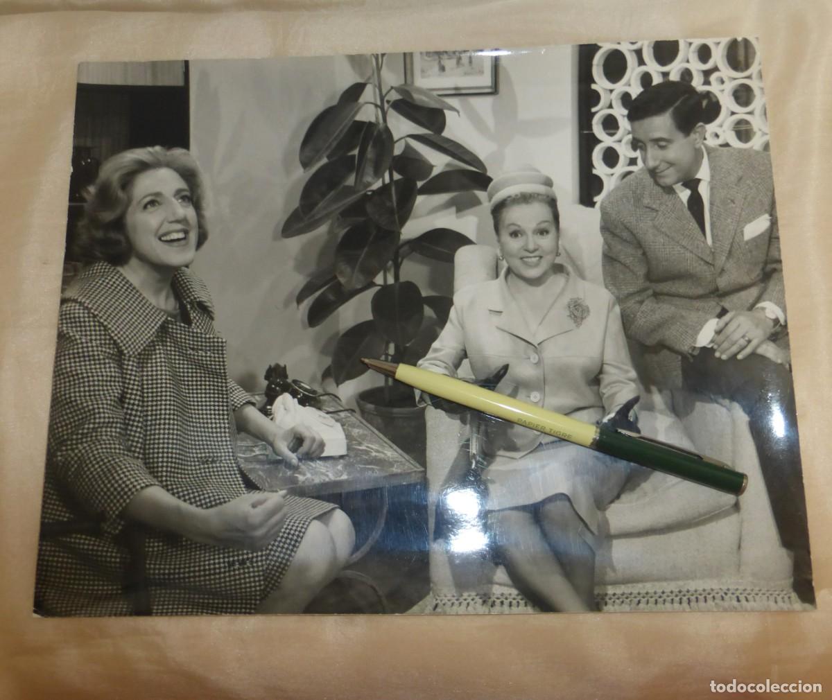 Cine: FOTOGRAFIA ORIGINAL ISABEL GARCES MARY SANTPERE Y MANOLO BUR 1963 &rdquo;LA BATALLA DEL DOMINGO&rdquo;