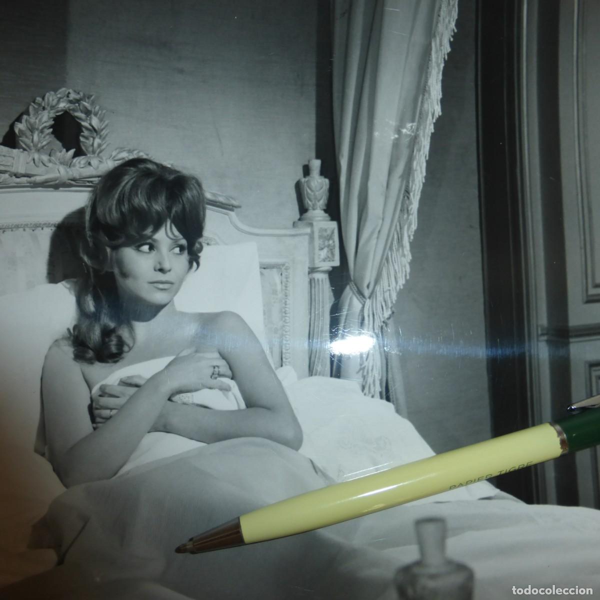Cine: 2 FOTOGRAFIAS ISABEL GARCES MARUJITA DIAZ ROCIO DURCAL CINE ESPA&Ntilde;OL &rdquo;LA CASTA SUSANA&rdquo; A&Ntilde;OS SESENTA
