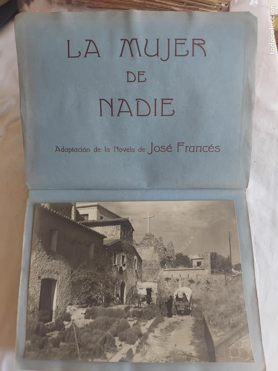 Cine: LA MUJER DE NADIE. ALBUM CON 43 FOTOS DE LA PELICULA. 23X16 CM.