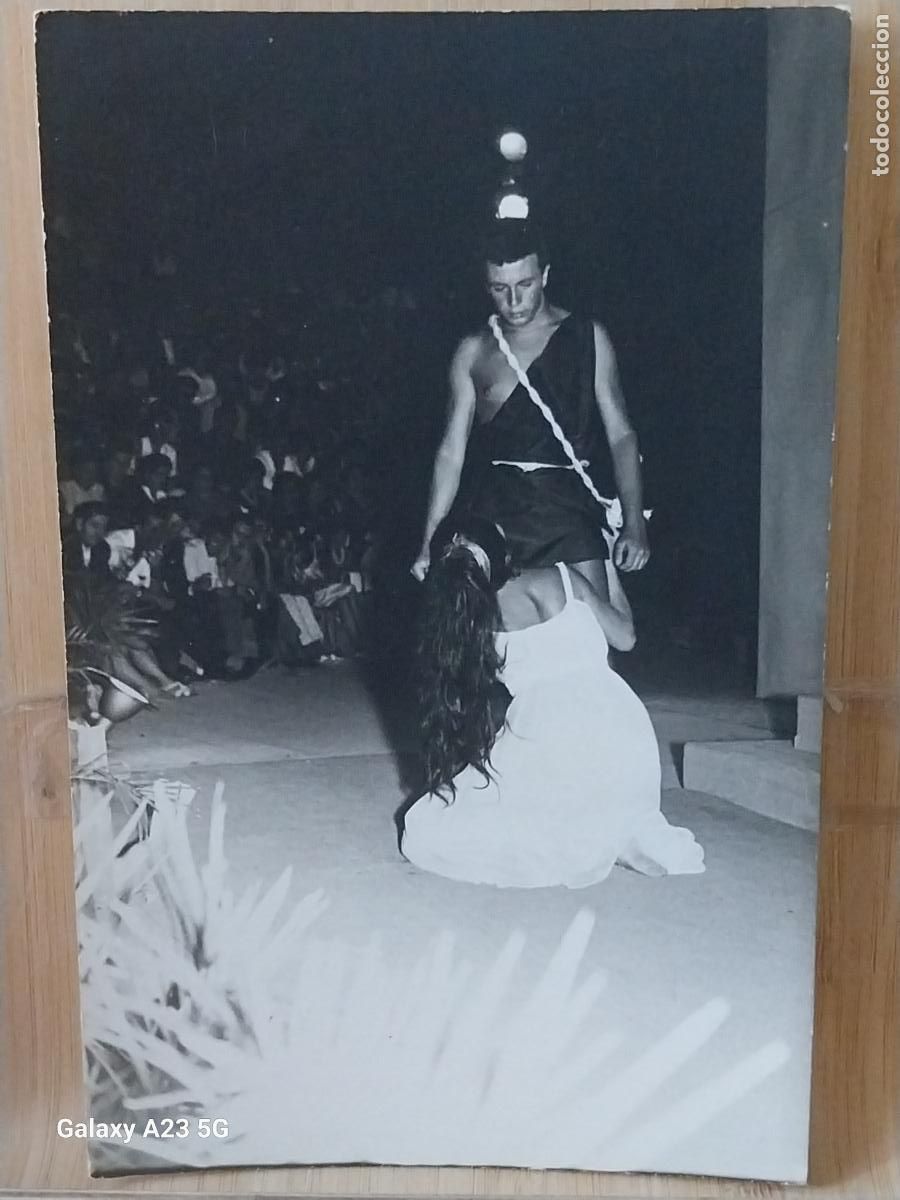 Cine: REPRESENTACION TEATRO ROMANO MUJER RODILLAS ACTORES ACTOR FOTO PARTICULAR 14X9CMS ***