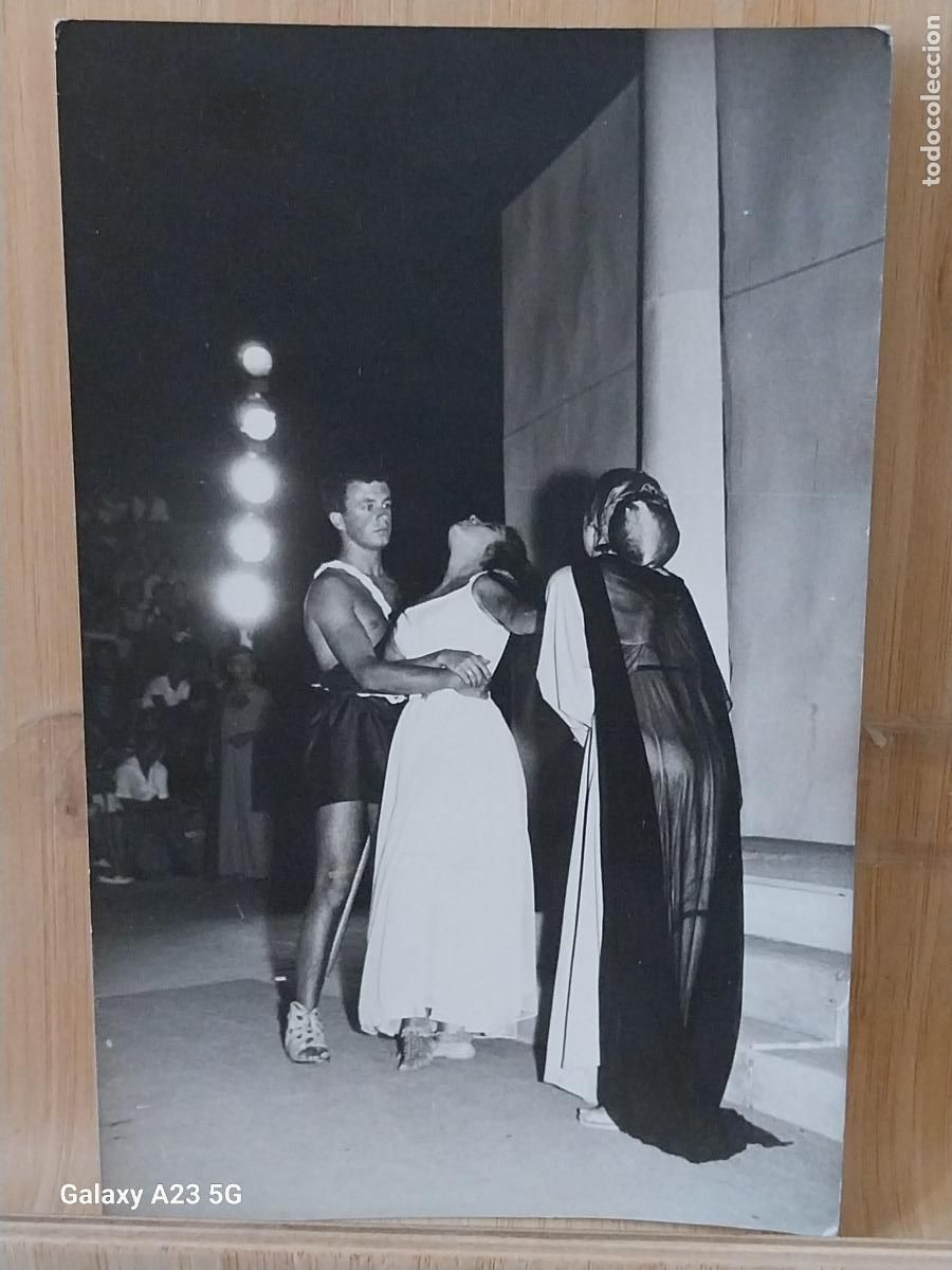 Cine: REPRESENTACION TEATRO ROMANO ESCENA ABRAZO ACTORES ACTOR FOTO PARTICULAR 14X9CMS ***
