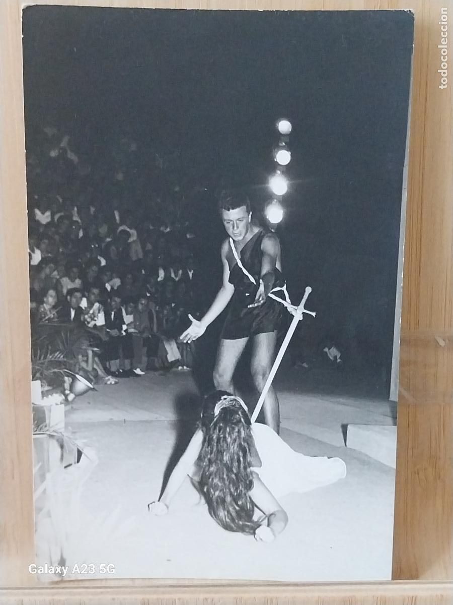 Cine: REPRESENTACION TEATRO ROMANO MUJER ESPADA ACTORES ACTOR FOTO PARTICULAR 14X9CMS ***