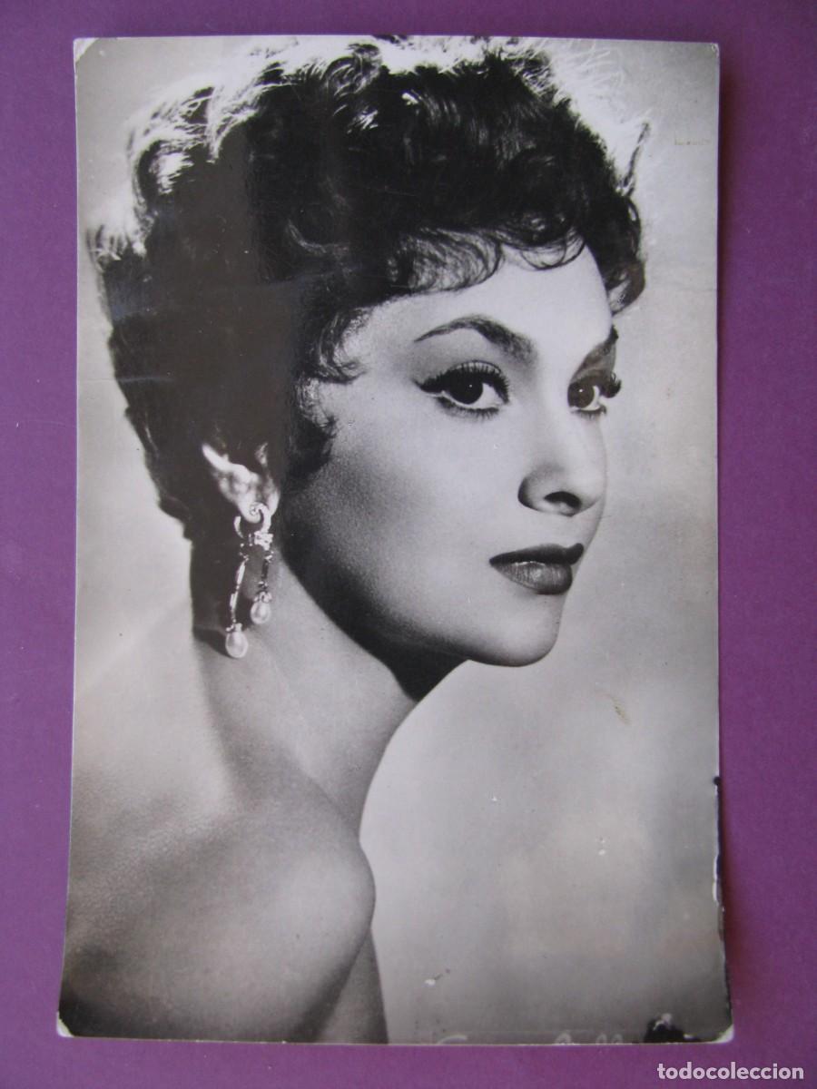 Cine: POSTAL FOTOGRAFICA DE LA ACTRIZ GINA LOLLOBRIGIDA. 3044