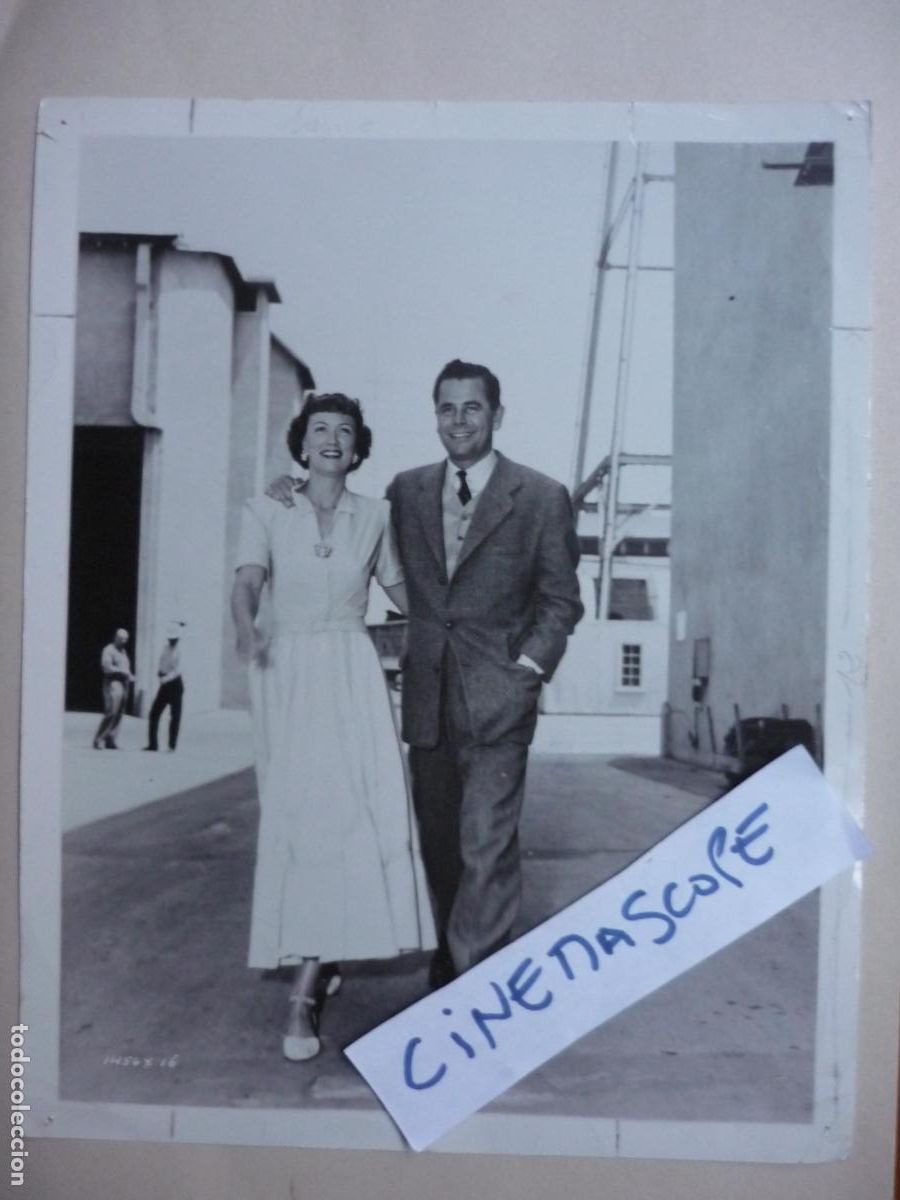 Cine: eleanor powell - foto original b/n - glenn ford - cuerpos y almas - descanso rodaje