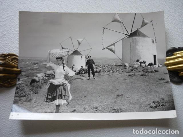 Cine: LAS LAVANDERAS DE PORTUGAL ESCENA DE LA PELICULA MOLINO ANTIGUA FOTOGRAFIA ORIGINAL 13 X 18 CM