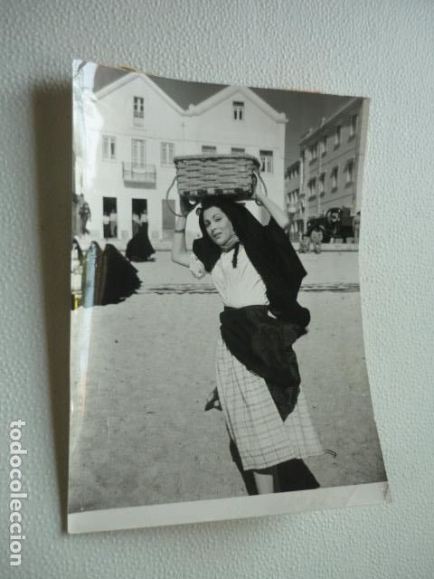 Cinema: LAS LAVANDERAS DE PORTUGAL ESCENA DE LA PELICULA ANTIGUA FOTOGRAFIA ORIGINAL 13 X 18 CM