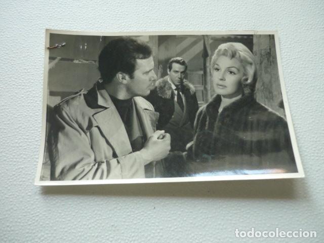 Cine: LA NOCHE Y EL ALBA PACO RABAL ESCENA DE LA PELICULA ANTIGUA FOTOGRAFIA ORIGINAL 18 X 11 CM