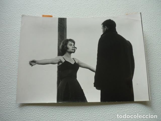Cin&eacute;ma: ROCCO Y SUS HERMANOS ANNE GIRARDOT ESCENA DE PELICULA ANTIGUA FOTOGRAFIA ORIGINAL 16,5 X 11,5 CM