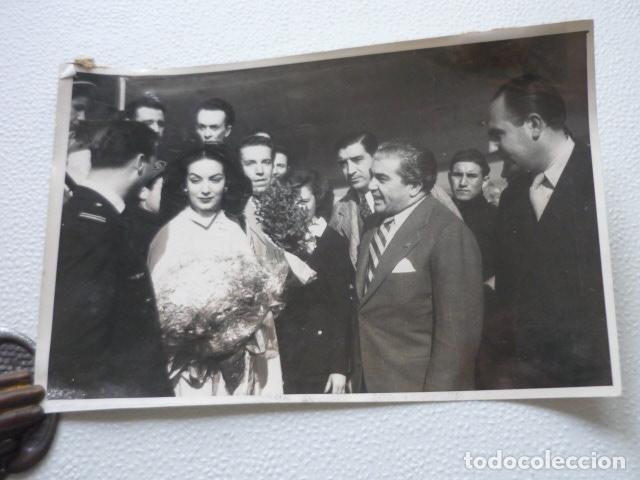 Cin&eacute;ma: MARIA FELIX ACTRIZ CON CESAREO GONZALEZ Y RAFAEL GIL ANTIGUA FOTOGRAFIA ORIGINAL 12 X 18 CM