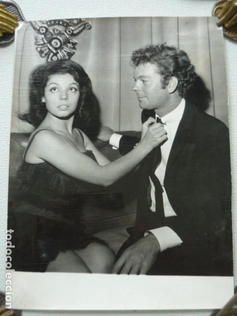 Cin&eacute;ma: MARIA GRANADA ACTRIZ CON RUSS TAMBLYN ANTIGUA FOTOGRAFIA ORIGINAL 18 X 24 CM