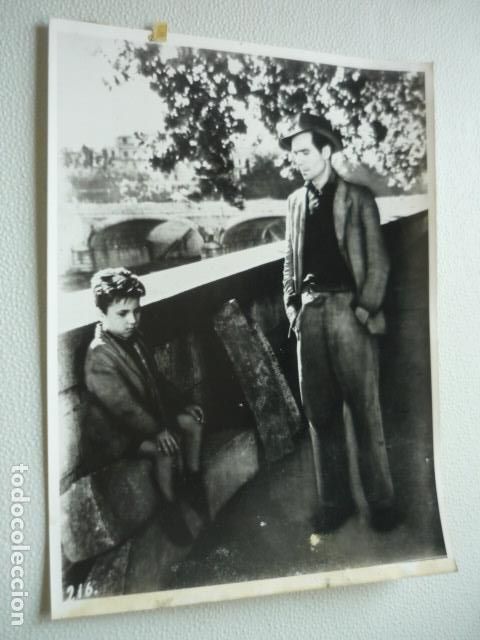 Cin&eacute;ma: EL LADRON DE BICICLETAS ESCENA DE LA PELICULA ANTIGUA FOTOGRAFIA ORIGINAL 24 X 18 CM