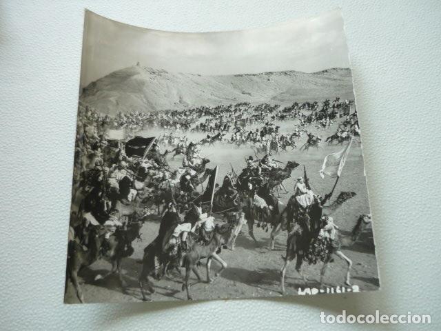 Cine: LAWRENCE DE ARABIA ESCENA DE LA PELICULA ANTIGUA FOTOGRAFIA ORIGINAL 18 X 18 CM