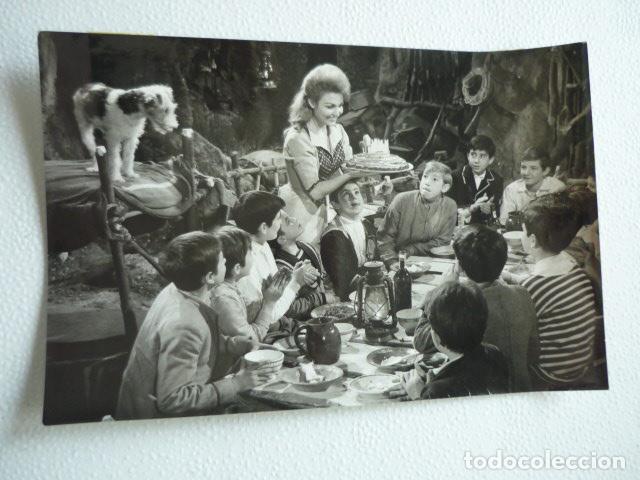 Cinema: DOS A&Ntilde;OS DE VACACIONES ESCENA DE LA PELICULA ANTIGUA FOTOGRAFIA ORIGINAL 13 X 18 CM