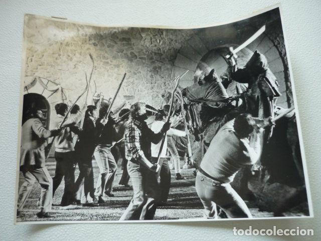 Cine: EL ATAQUE DE LOS MUERTOS CIEGOS ESCENA DE LA PELICULA ANTIGUA FOTOGRAFIA ORIGINAL 24 X 18 CM