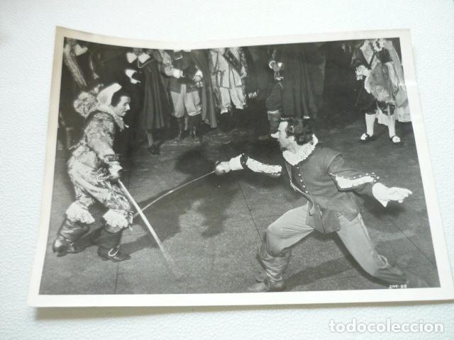 Cin&eacute;ma: JOSE FERRER ACTOR EN PELICULA CYRANO DE BERGERAC ANTIGUA FOTOGRAFIA ORIGINAL 18 X 24 CM