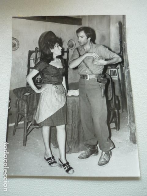Cine: LA CASA DE LAS CHIVAS CON CHARO SORIANO ESCENA DE LA PELICULA ANTIGUA FOTOGRAFIA ORIGINAL 18 X 24 CM