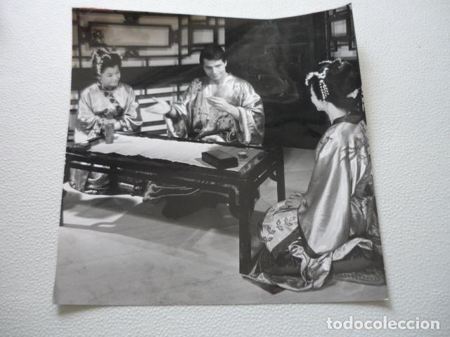 Cin&eacute;ma: ESPIA NDO SANCHO GRACIA ACTOR ESCENA DE LA PELICULA ANTIGUA FOTOGRAFIA ORIGINAL 19,5 X 19,5 CM