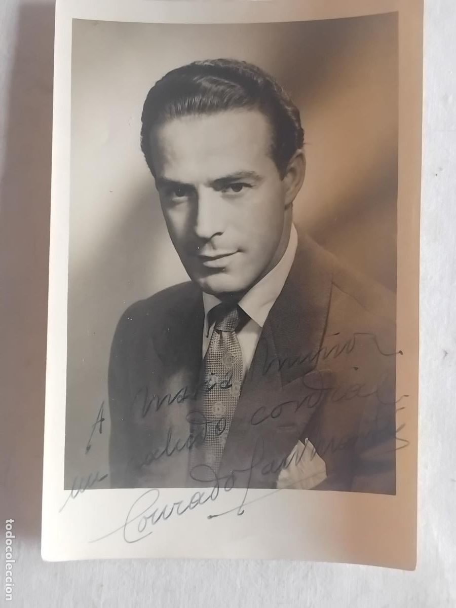 Cine: FOTOGRAFIA DE CONRADO SAN MARTIN FIRMADA Y DEDICADA. 12 X 18 CM.