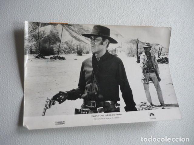 Cinema: HASTA QUE LLEGO SU HORA HENRY FONDA ACTOR ESCENA DE PELICULA ANTIGUA FOTOGRAFIA ORIGINAL 18 X 12 CM