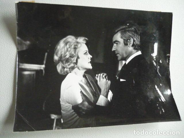 Kino: MICHAEL CRAIG ACTOR Y CARROL BAKER ACTRIZ ANTIGUA FOTOGRAFIA ORIGINAL 18 X 24 CM