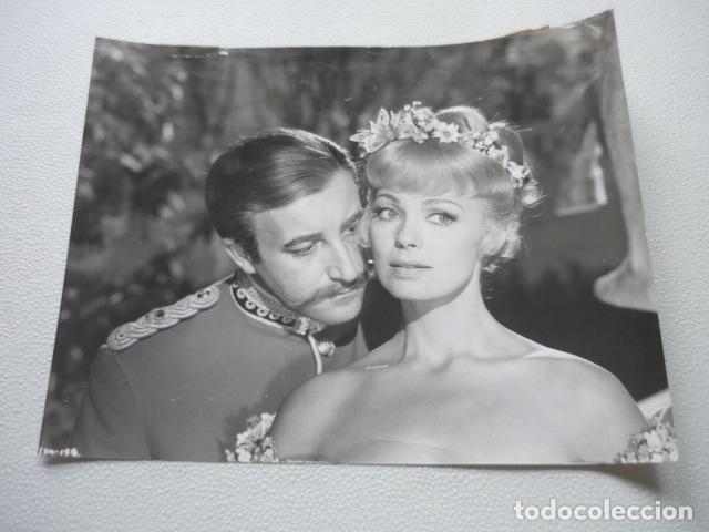 Kino: EL VALS DE LOS TOREADORES ESCENA DE LA PELICULA ANTIGUA FOTOGRAFIA ORIGINAL 24 X 18 CM