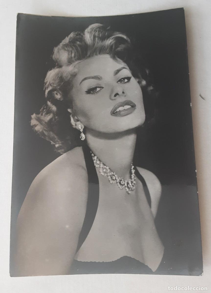 Cine: TARJETA POSTAL DE SOFIA LOREN, INT&Eacute;RPRETE DEL FILM ORGULLO Y PASI&Oacute;N.