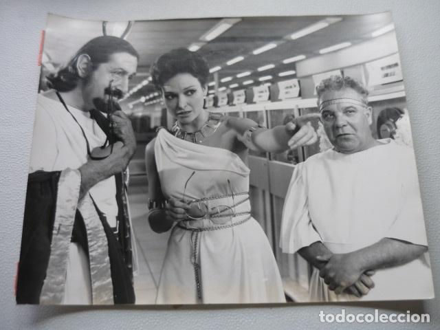 Cine: UNA SE&Ntilde;ORA LLAMADA ANDRES ESCENA DE LA PELICULA ANTIGUA FOTOGRAFIA ORIGINAL 30 X 24 CM