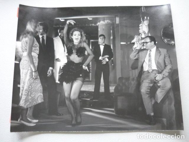 Cine: UNA SE&Ntilde;ORA LLAMADA ANDRES CARMEN SEVILLA ESCENA PELICULA ANTIGUA FOTOGRAFIA ORIGINAL 30 X 24 CM