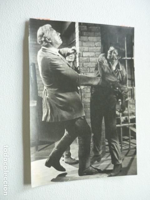 Cine: DIRTY DINGUS MAGEE FRANK SINATRA ESCENA PELICULA ANTIGUA FOTOGRAFIA ORIGINAL 20 X 14 CM