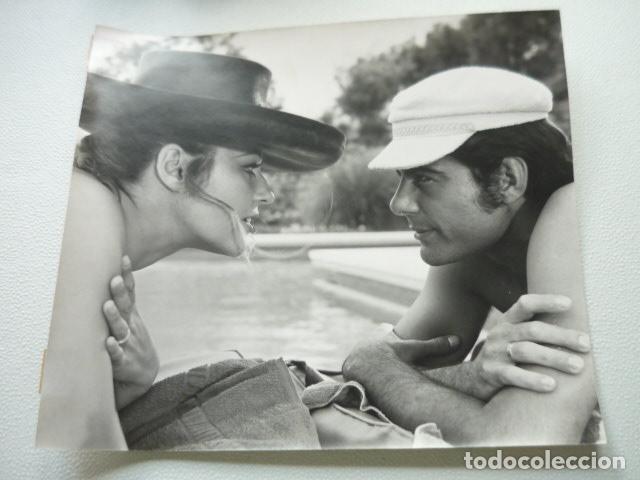 Kino: ANALIA GADE ACTRIZ CON JUAN LUIS GALIARDO ANTIGUA FOTOGRAFIA ORIGINAL 27 X 23.5 CM