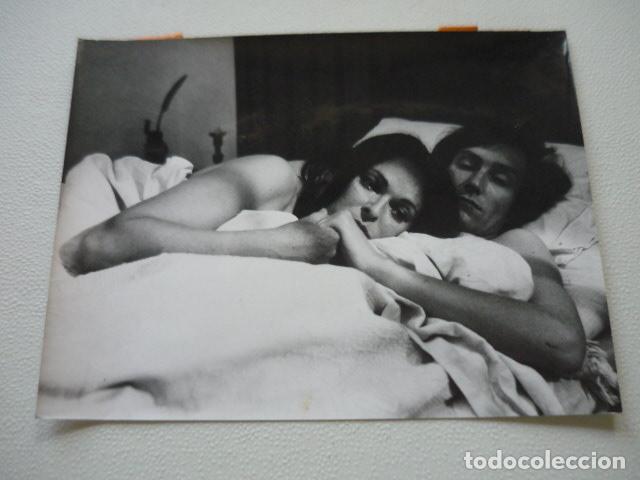 Kino: UN INVIERNO EN MALLORCA LUCIA BOS&Eacute; ESCENA DE LA PELICULA FOTOGRAFIA ORIGINAL 18 X 24 CM